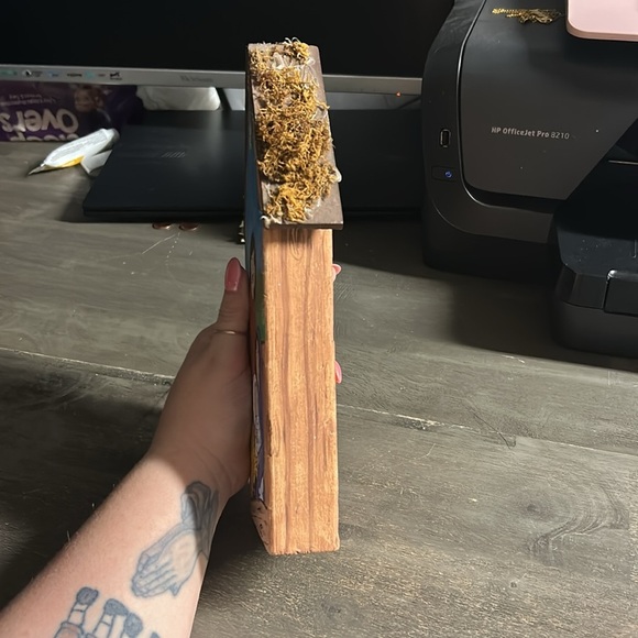 Hand painted nativity scene - Picture 3 of 6